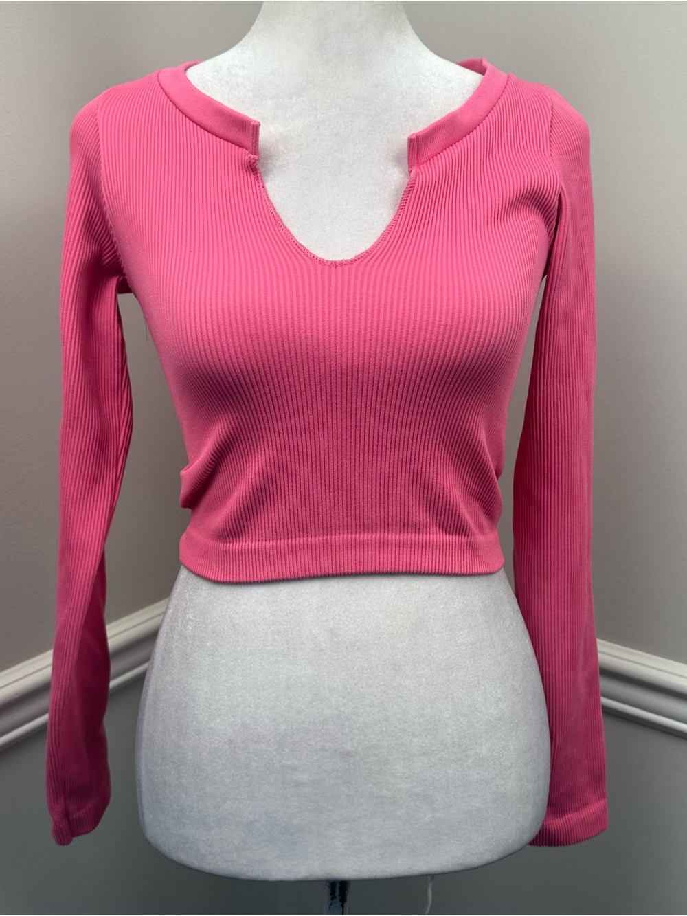 Urban Outfitters Out from Under Pink Ribbed Notch V-Neck Crop Top XS/S
